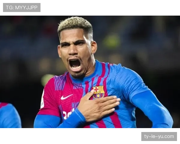 官方：巴萨后卫阿劳霍在国家队比赛日左腿股二头肌受伤，预计缺席四周